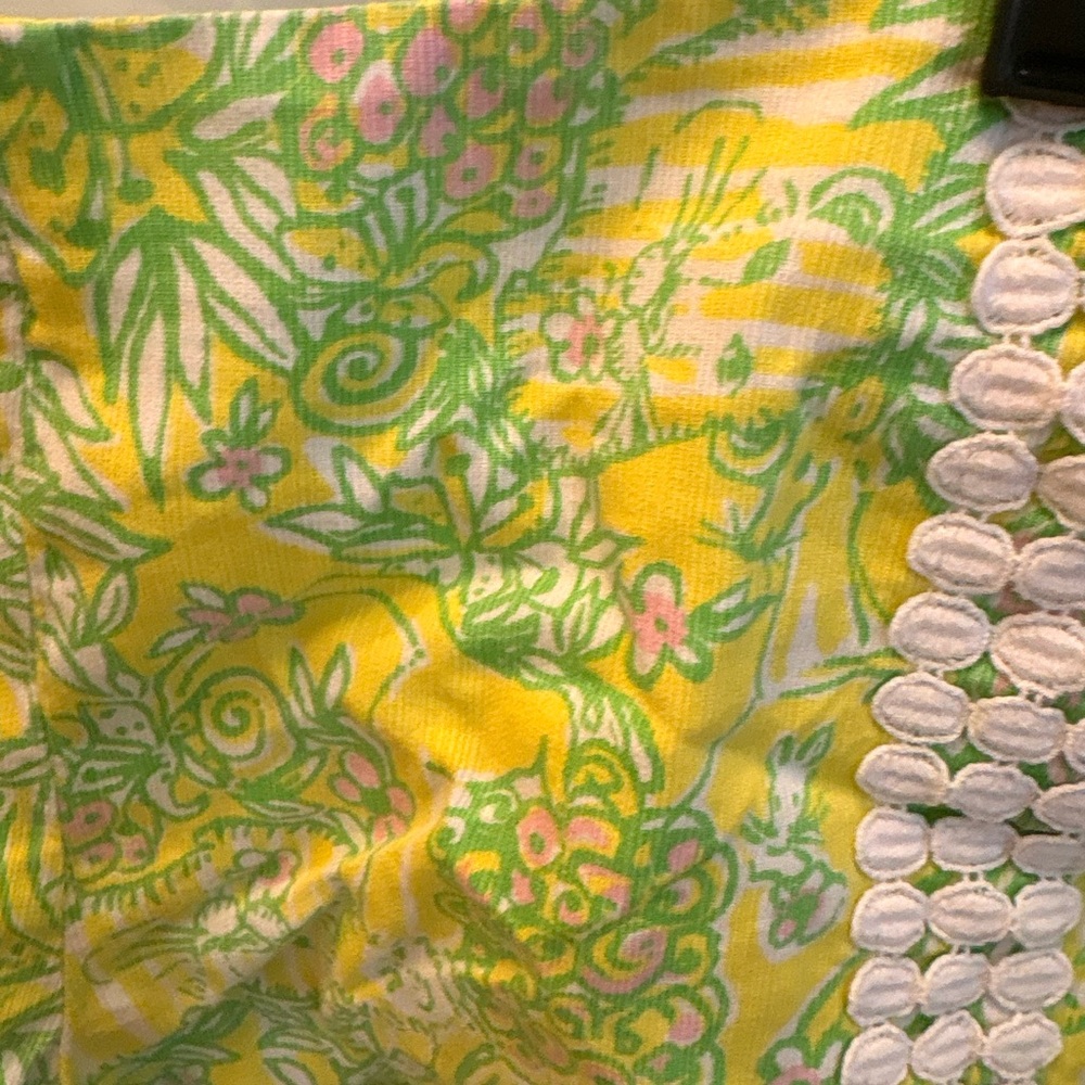 Lilly Pulitzer Yellow Floral Women's Shorts - Picture 2 of 4